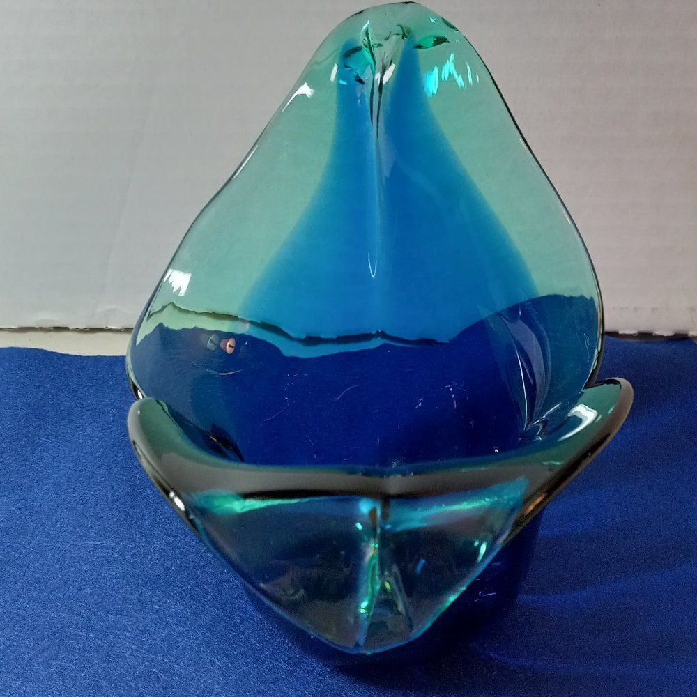 Art Glass Floral Vase (Jack in Pulpit/ Tulip?) Cottagecore Kitsch Grandmacore